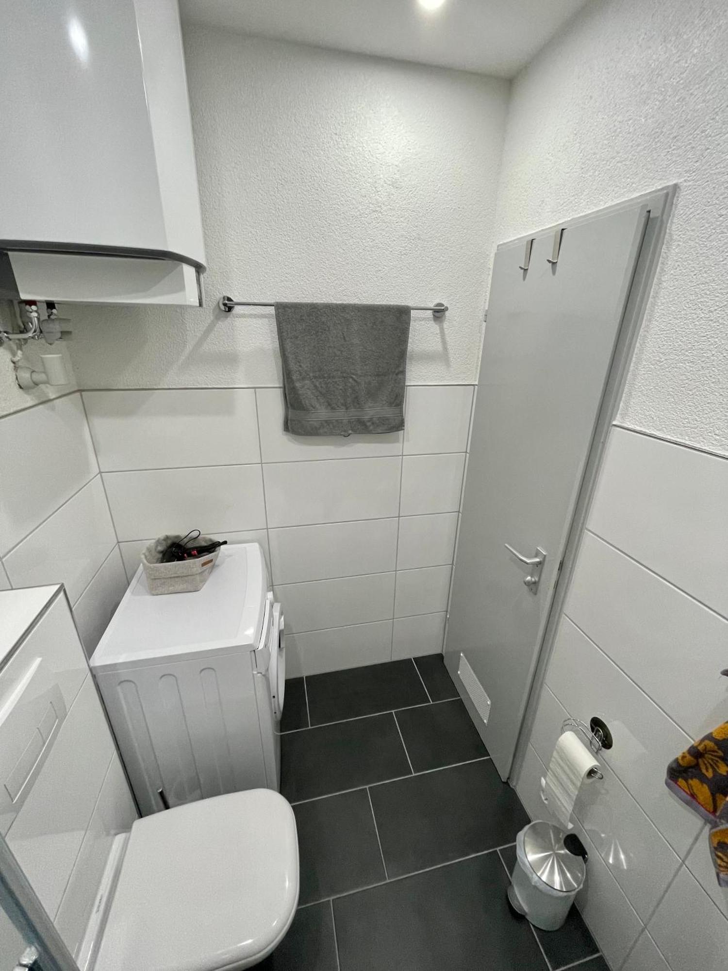 Naehe Hauptbahnhof & Ece-Center, Smart Tv Apartment Karlsruhe Ngoại thất bức ảnh