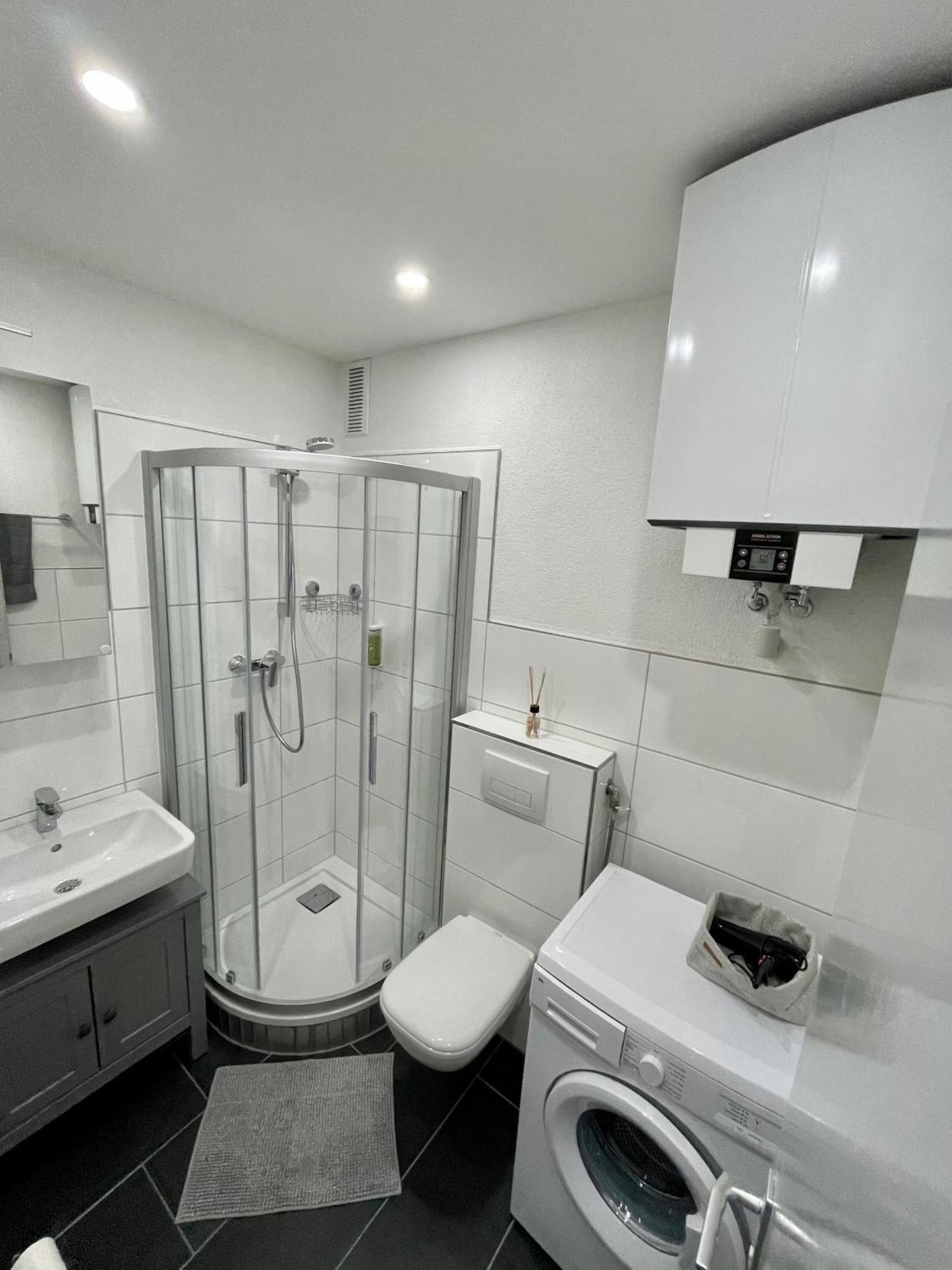 Naehe Hauptbahnhof & Ece-Center, Smart Tv Apartment Karlsruhe Ngoại thất bức ảnh